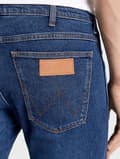 Miniatyrbild 6 av 7: Wrangler LARSTON SLIM TAPERED Country Boy TAPERED MÖRK DENIM W34 L32