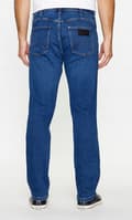 Miniatyrbillede 4 af 8: Wrangler Greensboro Olympia Free to Stretch mørk blød denim W36 L32