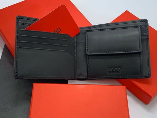 HUGO BOSS MEN'S GENUINE BLACK LEATHER WALLET STYLE "SUBWAY 4 CC COIN