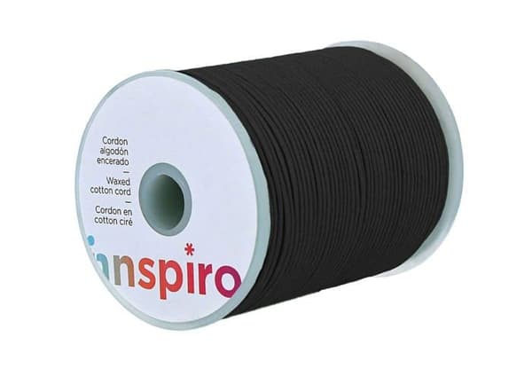 Tråd - choker - mocka - sladd - rem - länk - band Innspiro - 260311 - Finsvart vaxad bomullssnöre 2,0 mm. 100m.
