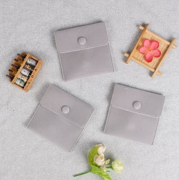 INF 4-pack dammsäkra smycken sammetspåsar