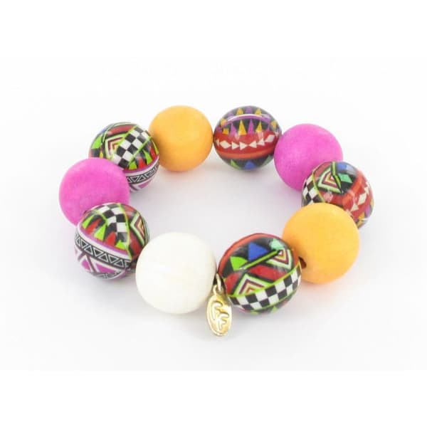armband med rosa kulor