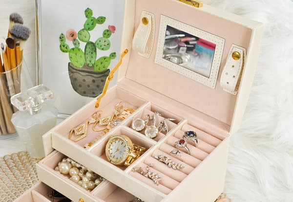 Elegant smykkeskrin Beige