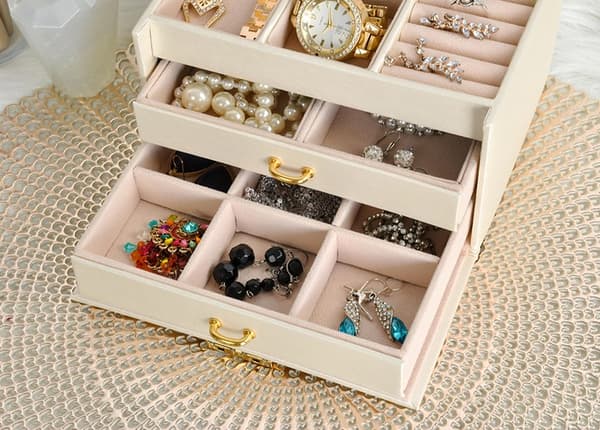 Elegant smykkeskrin Beige