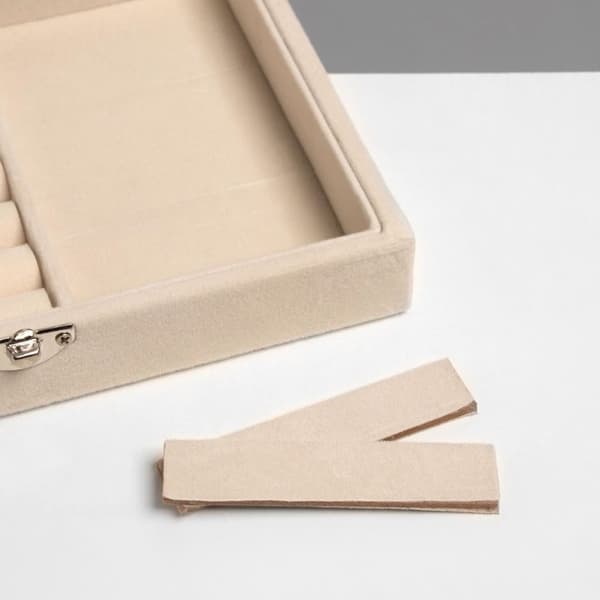 UNIQ Velvet Touch Smykkeskrin med Glaslåg - Beige