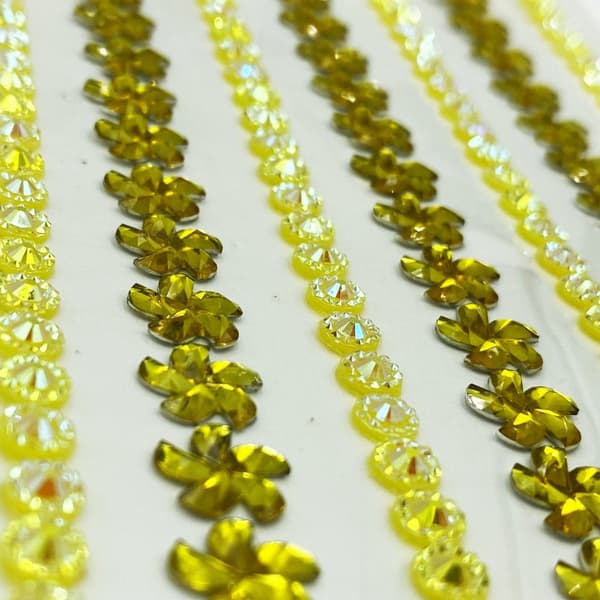 Selvklæbende rhinestones FLAGER og RHINESTONES 262stk GULD krystaller klistermærker DIY