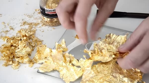 Kultausfolio GOLD-hiutaleissa Pentart schlagmetal decoupage M9 no 9 100ml