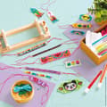 Miniatyrbild 4 av 4: Janod kreativa kit - Les Ateliers Bijoux - 13 Pops Beaded Jewels and a Loom - Från 8 år
