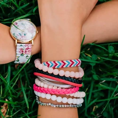 DIY armbåndssæt til børn - lav dit eget armbåndshåndværk