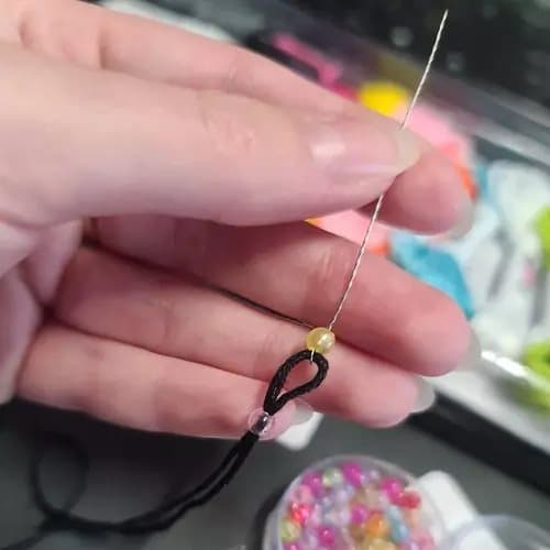 DIY armbåndssæt til børn - lav dit eget armbåndshåndværk
