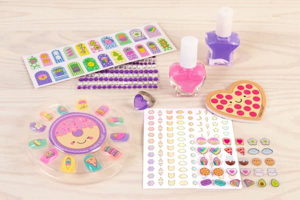 MAKE IT REAL Manicure set "Glitter girls nail party"