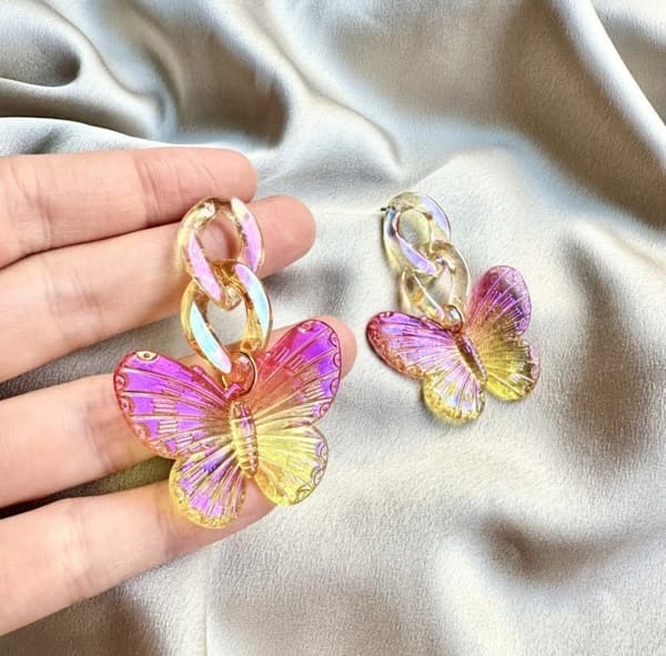 Agélii Fashion - Iridescent butterfly earrings - multiple colors Punainen