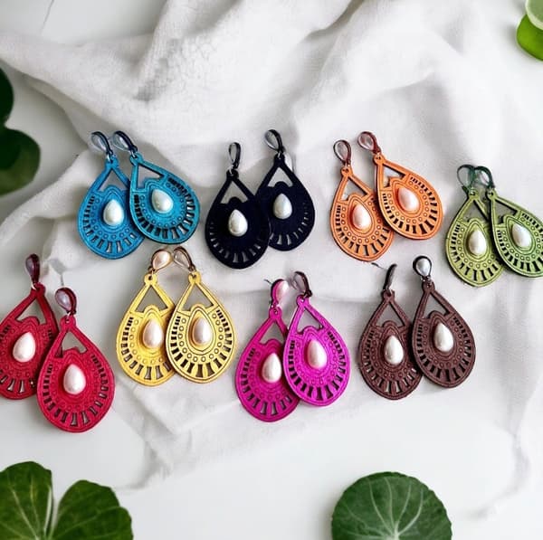 Agélii Fashion - Oval wooden earrings in several colors Grønn