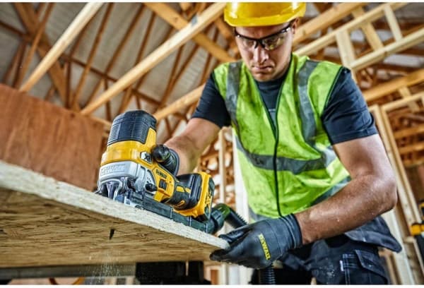 DeWALT DCS335NT motorsticksåg 3200 spm 2 kg