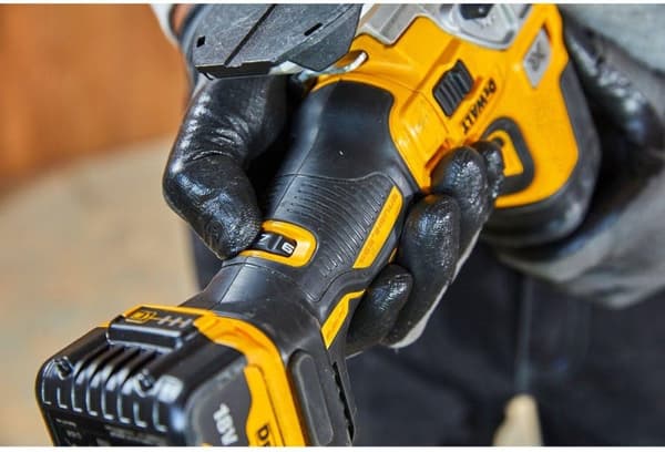 DeWALT DCS335NT motorsticksåg 3200 spm 2 kg