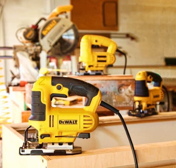DeWALT DWE349 650W sähköinen pistosaha