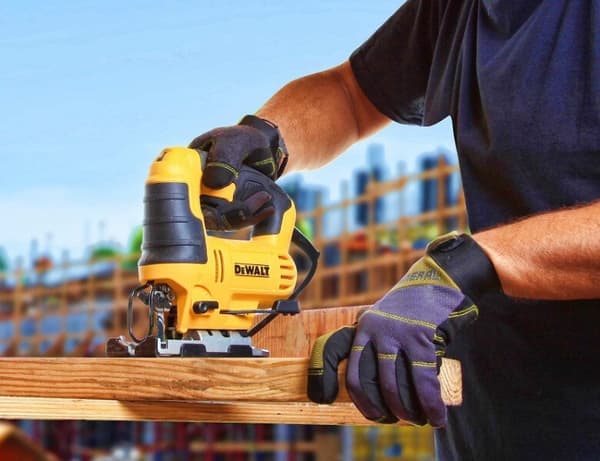 DeWALT DWE349 650W sähköinen pistosaha