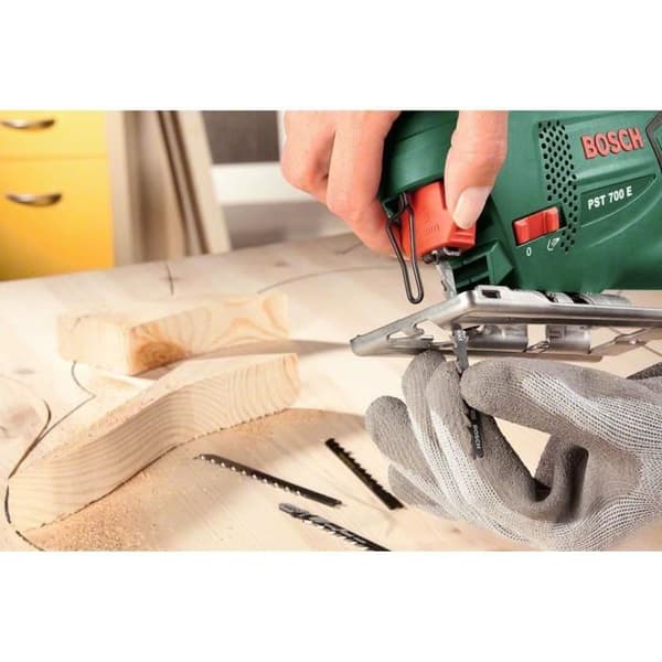 Bosch sticksåg med sladd - PST 700 E (500W, 70mm kapning)