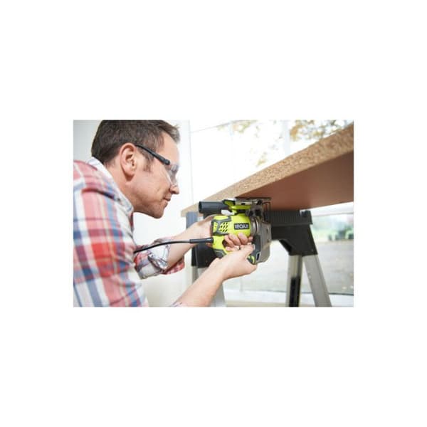 RYOBI - 680 W Sticksåg - 500-3 100 tp/min - 105 mm trä + väska, sugmunstycke, 5 blad och insexnyckel - RJS1050-KA5