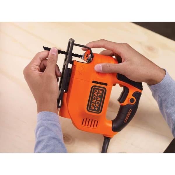 BLACK+DECKER 520W ledningsdrevet pendulstiksav KS701E-QS variabel hastighedsaftrækker