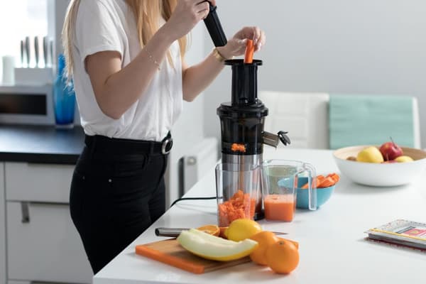 Slow juicer til grøntsager og frugter