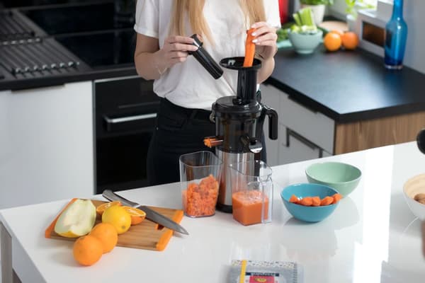 Slow juicer til grøntsager og frugter