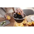 Miniatyrbillede 6 af 6: Citruspresser - BOSCH - MCP72GPB VitaStyle Citro - Sort/børstet rustfrit stål - 40 W - LED - Glasbeholder 1 L - universalkegle