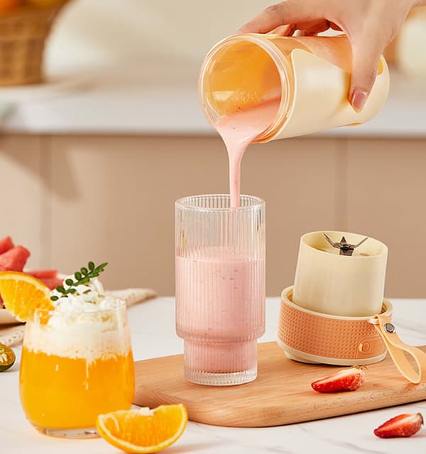 Fruktpress hem liten bärbar multifunktionell juicekopp sladdlös elektrisk juicekopp bärbar