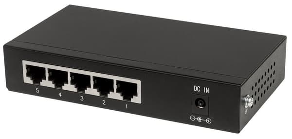 Intellinet Gigabit Ethernet PoE+ -kytkin - Kytkin - 4 x 10/100/1000 (PoE+) + 1 x 10/100/1000 - Pöytäkone - PoE+ (60 W) (561228)
