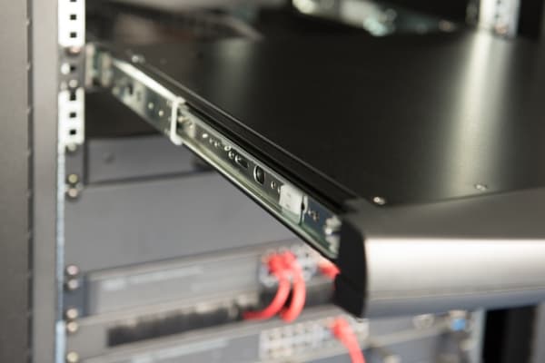 Digitus - KVM-konsoll med KVM-svitsj - 1 porter - US - 17" - kan monteres i rack - 1920 x 1080 Full HD (1080p) @ 60 Hz - 1000:1 - RAL 9005, svart