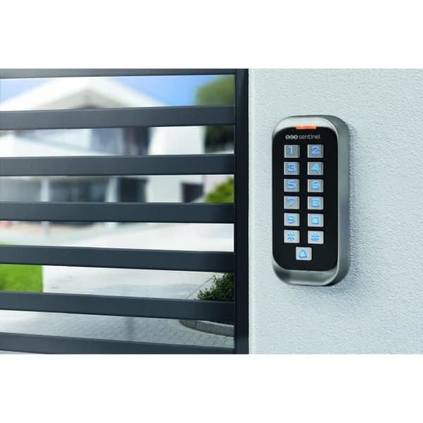 SCS kodetastatur med 12V badges - CodeAccess RFID