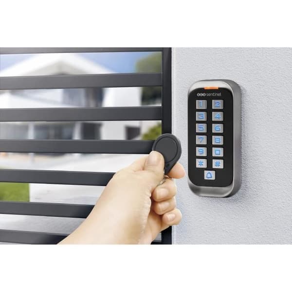 SCS kodetastatur med 12V badges - CodeAccess RFID