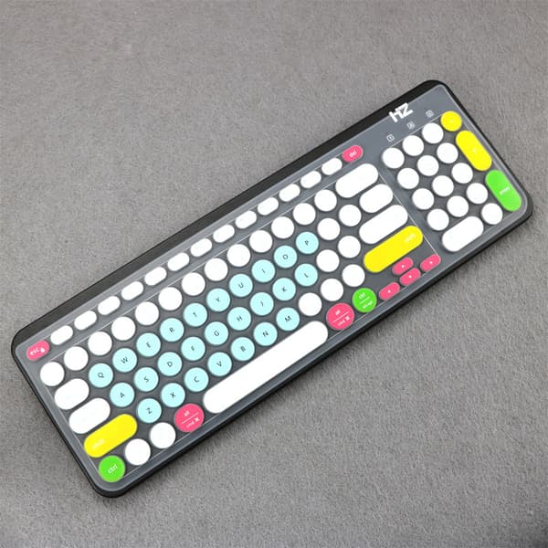 INF Silikonskydd för Logitech K780 Tangentbord Grön