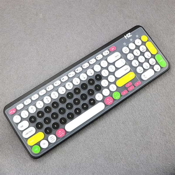 INF Silikonisuoja Logitech K780 -näppäimistölle Musta
