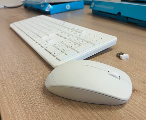 HP Bezdrátová klávesnice a myš HP 230 - bílá CZ/SK Vit
