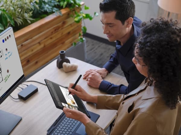 Microsoft Surface Pro Signature Keyboard - Tastatur - med akselerometer, styreplate, lagrings- og ladebakke for Surface Slim Pen 2 - AZERTY - Fransk