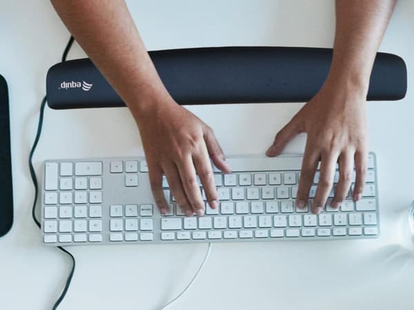 Udstyr tastatur håndledsstøtte memory skum sort