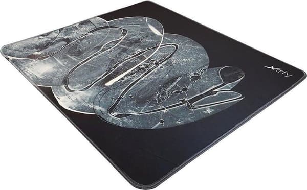 Xtrfy GP4. Bredd: 460mm Djup: 400mm. Produktens färg: Svart, Grå, Vit, Ytfärg: Bild, Material: Tyg, Broderade kanter, Anti-halk bas, Gaming-musmatta (
