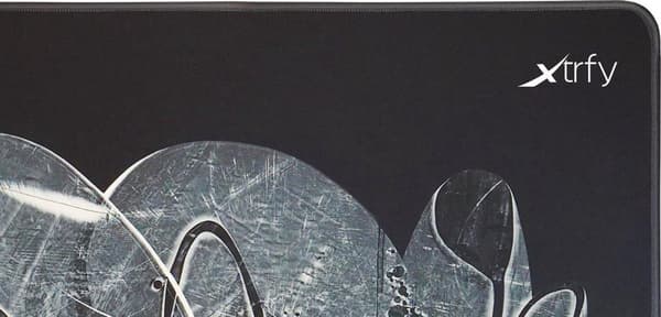 Xtrfy GP4. Bredd: 460mm Djup: 400mm. Produktens färg: Svart, Grå, Vit, Ytfärg: Bild, Material: Tyg, Broderade kanter, Anti-halk bas, Gaming-musmatta (