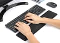 Miniatyrbillede 5 af 8: MANHATTAN ergonomisk tastatur håndledsstøtte Vandafvisende 445 x 100 mm overflade blødt skum skridsikker bund sort (425520)