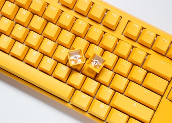 Ducky One 3, Koblet med ledninger (ikke trådløs), USB, Mekanisk nøkkelbryter, QWERTY, RGB LED, Gult