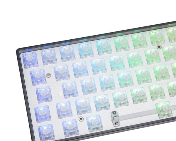 BLACKICE Base 65 Hotswap Gaming Keyboard - ISO German [White Flame]
