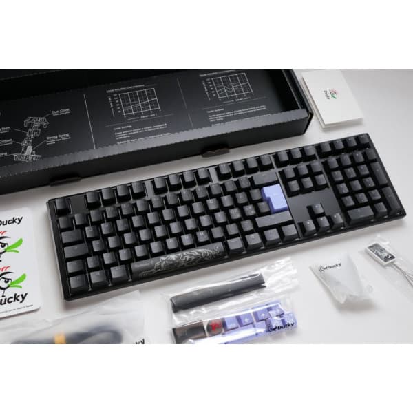 Ducky One 3 -mekaniskt tangentbord med Cherry MX Brown-switchar, svart