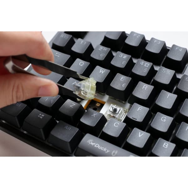 Ducky One 3 -mekaniskt tangentbord med Cherry MX Brown-switchar, svart