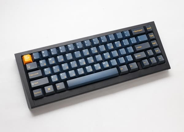 Ducky Outlaw 65, 65%, Kabel, USB, Mekaniska tangentbrytare, RGB LED, Svart