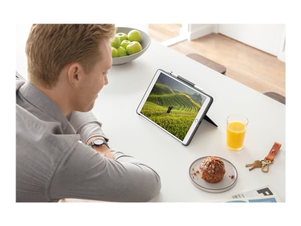 Logitech Combo Touch - Näppäimistö ja foliokotelo - ohjauslevyllä - taustavalaistu - Apple Smart -liitin - QWERTY - pohjoismainen (tanskalainen/suoma