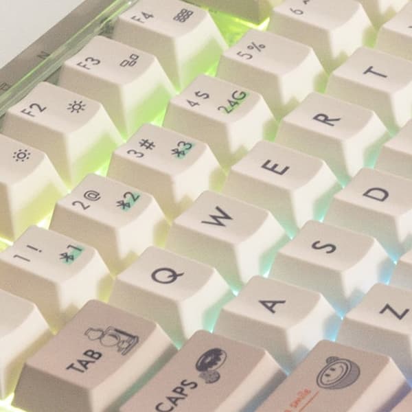 MIIIW Z980 ProMax trådlöst mekaniskt tangentbord med RGB-belysning – kaffe