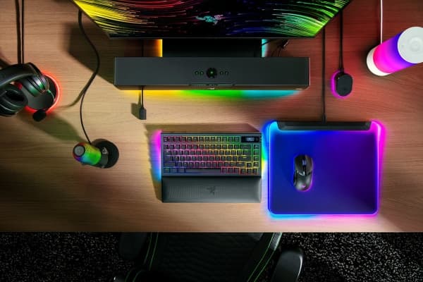 Razer BlackWidow V4 Pro, kaapeli ja langaton, USB + langaton RF + Bluetooth, mekaaninen, QWERTY, RGB LED, musta