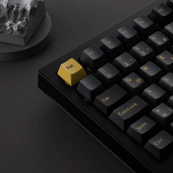 Akkogear 5108B Plus -mekaniskt tangentbord, Akko V3 Lavender Purple Pro -brytare, svart/guld