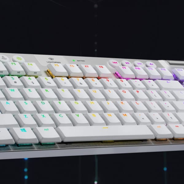 Logitech G915 TKL -pelinäppäimistö, Tactile-kytkimet, valkoinen